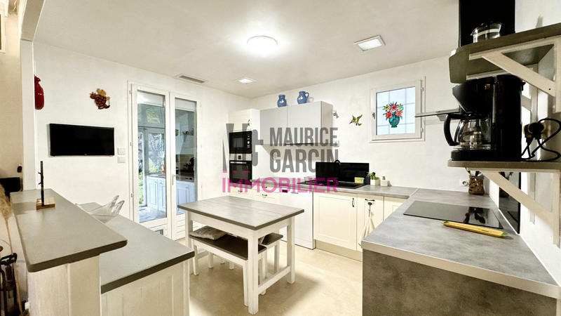 Maison - 224 m² - 9 pièces