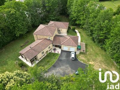 Maison - 260 m² - 10 pièces