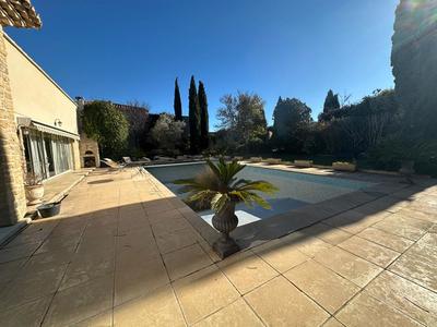 Maison - 300 m² - 8 pièces