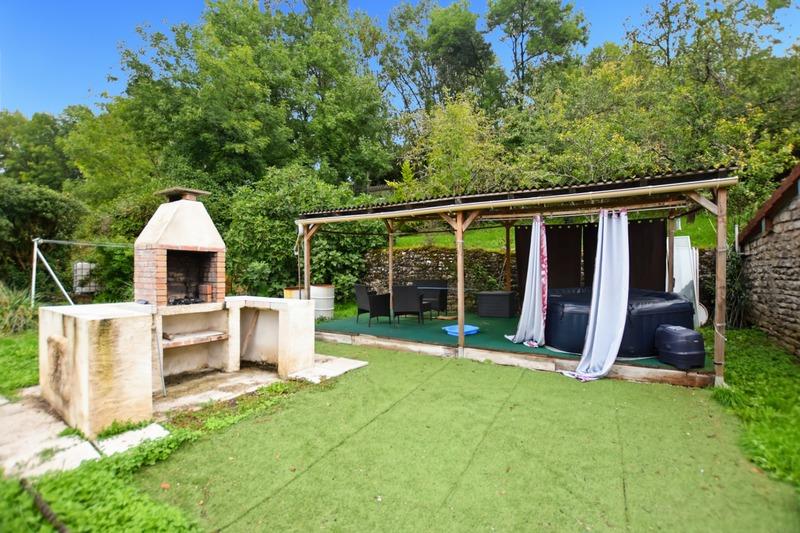 Propriété - 229 m² - 11 pièces