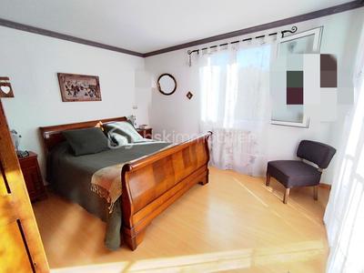 Demeure - 208 m² - 10 pièces