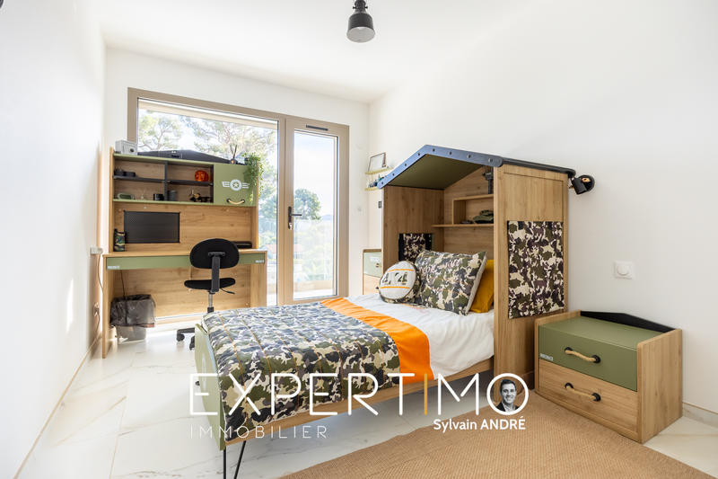 Maison - 230 m² - 9 pièces