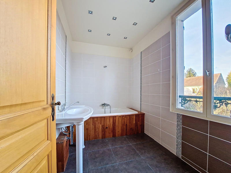 Maison - 136 m² - 7 pièces