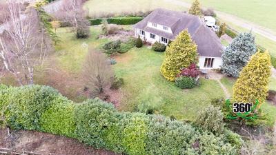 Maison - 240 m² - 8 pièces