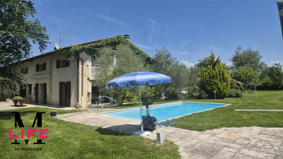 Maison - 251 m² - 6 pièces