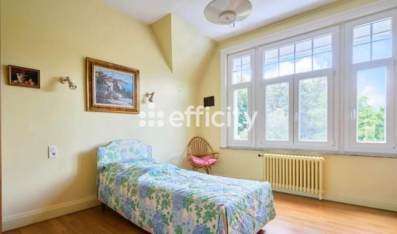 Propriété - 255 m² - 10 pièces