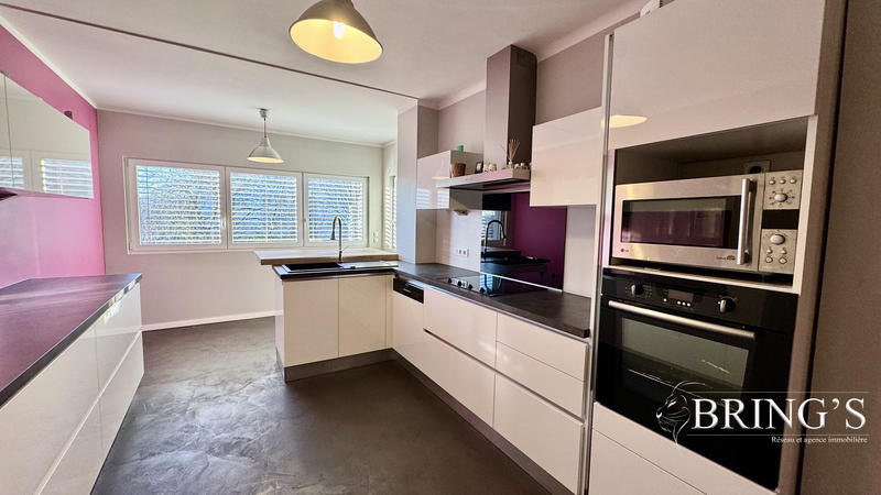 Maison - 187 m² - 8 pièces