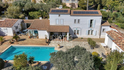 Propriété - 240 m² - 7 pièces