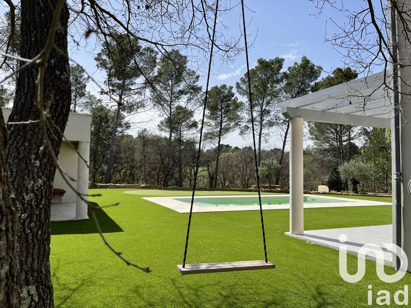 Maison - 256 m² - 7 pièces