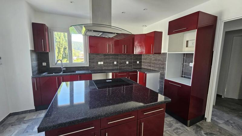 Maison - 179 m² - 5 pièces