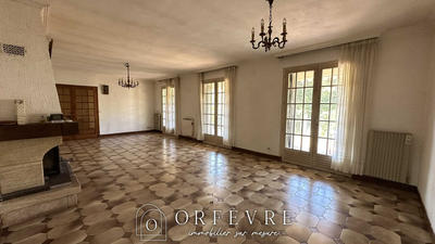 Maison - 200 m² - 7 pièces