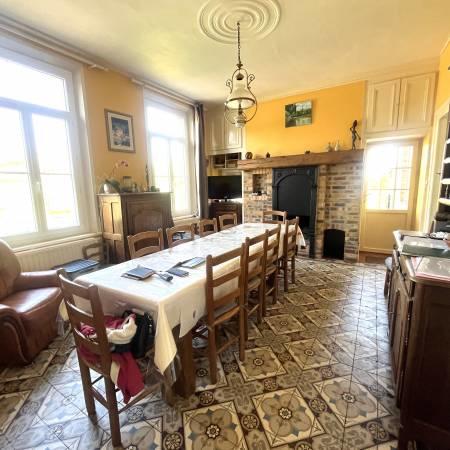 Maison - 201 m² - 9 pièces