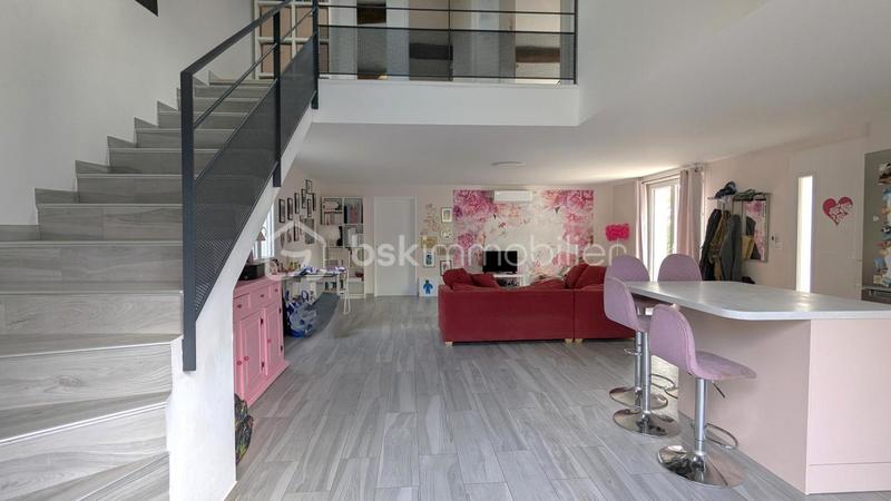 Maison - 227 m² - 8 pièces