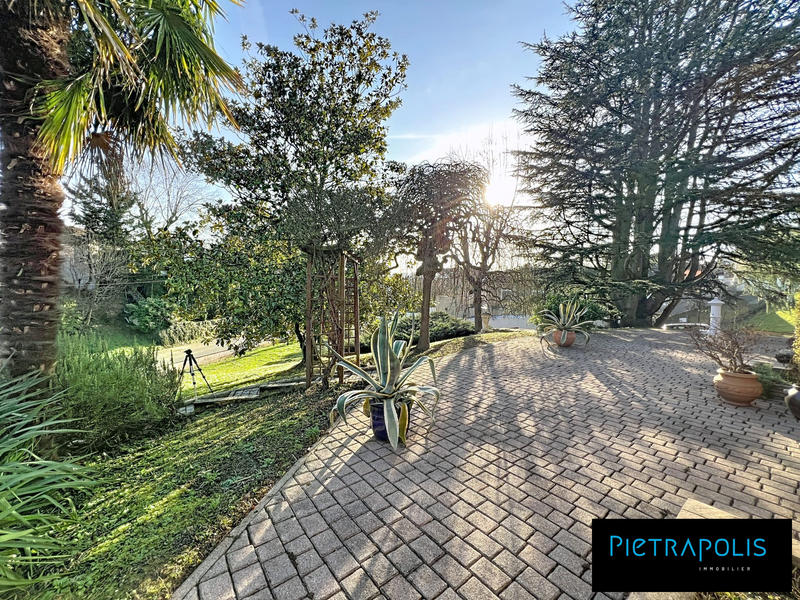 Maison traditionnelle - 165 m² - 8 pièces