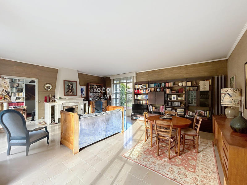 Maison - 201 m² - 7 pièces