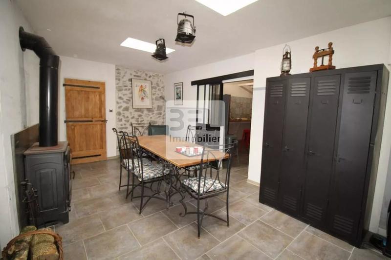 Propriété - 740 m² - 22 pièces