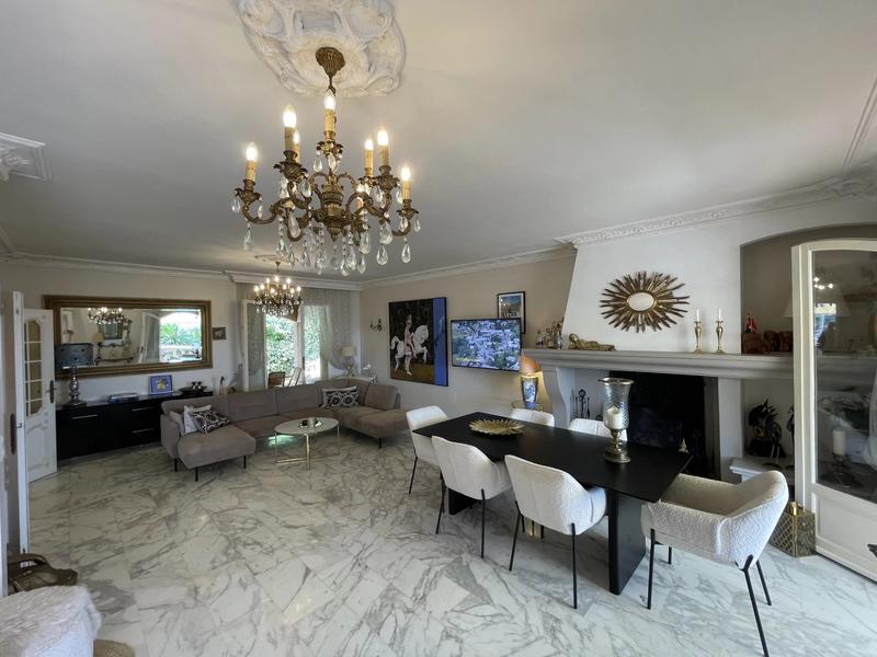 Villa - 260 m² - 6 pièces