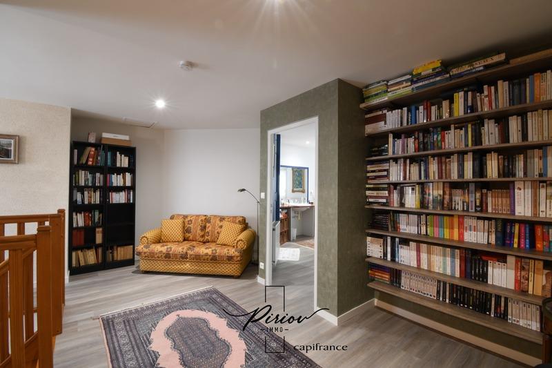 Maison - 264 m² - 9 pièces