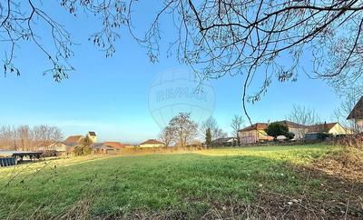 Terrain constructible - 1 100 m²