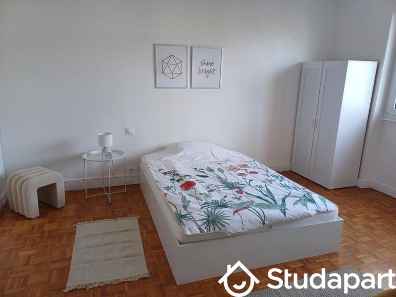 Chambre - 11 m² - 1 pièce