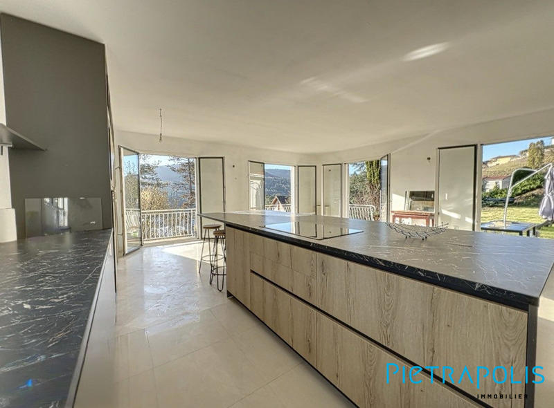 Maison - 185 m² - 7 pièces