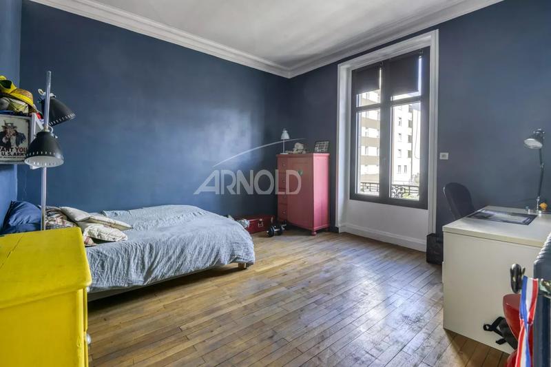 Maison - 198 m² - 10 pièces