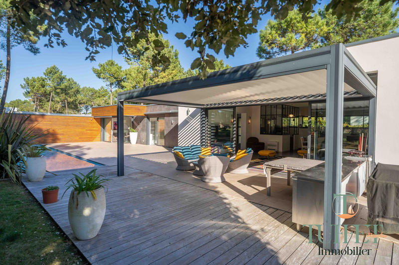 Villa - 238 m² - 5 pièces