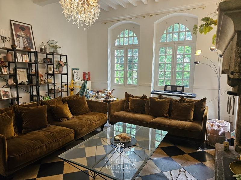 Demeure - 190 m² - 6 pièces