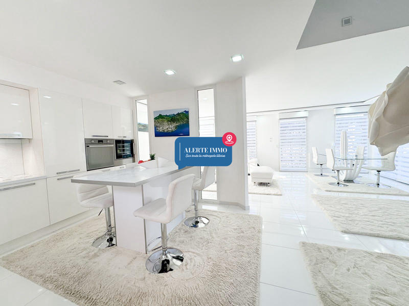 Maison - 208 m² - 10 pièces