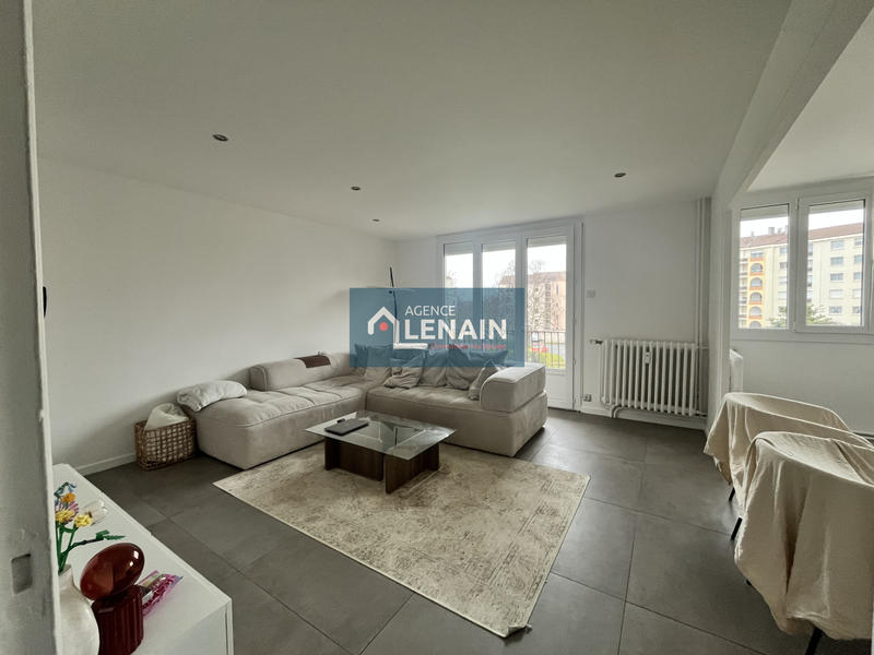 Appartement - 90 m² - 5 pièces