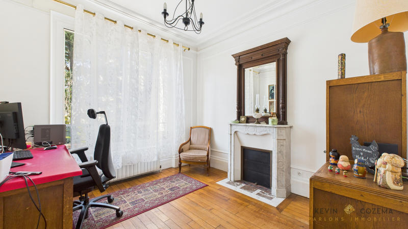 Maison - 212 m² - 10 pièces