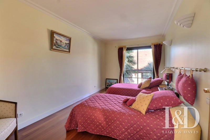 Maison - 482 m² - 10 pièces