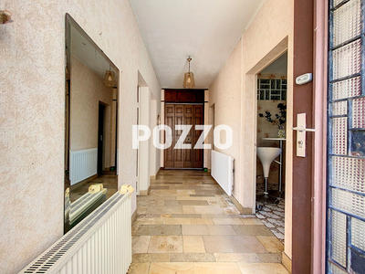 Maison - 202 m² - 9 pièces