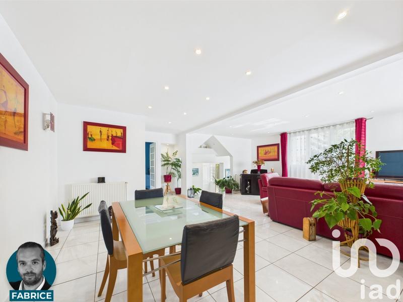 Maison - 216 m² - 8 pièces