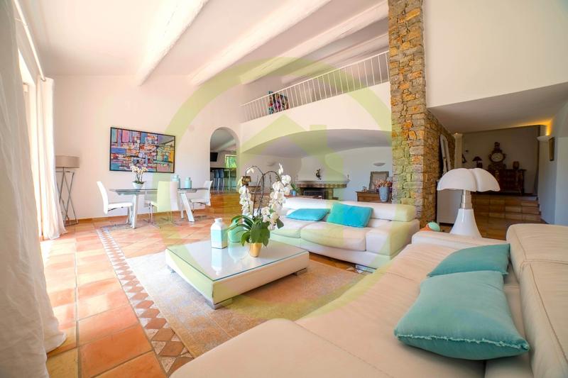 Villa - 300 m² - 6 pièces