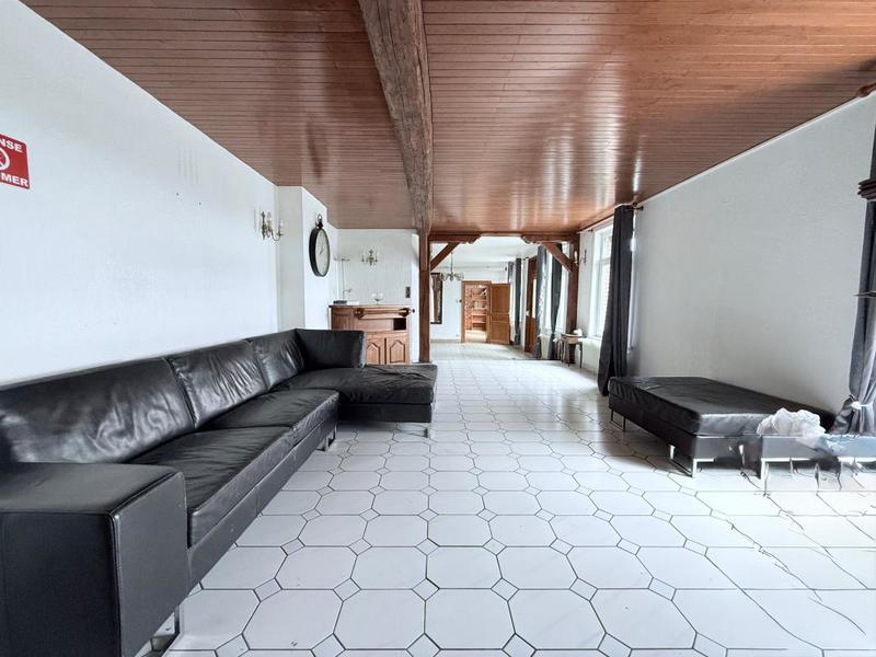 Maison - 450 m² - 16 pièces