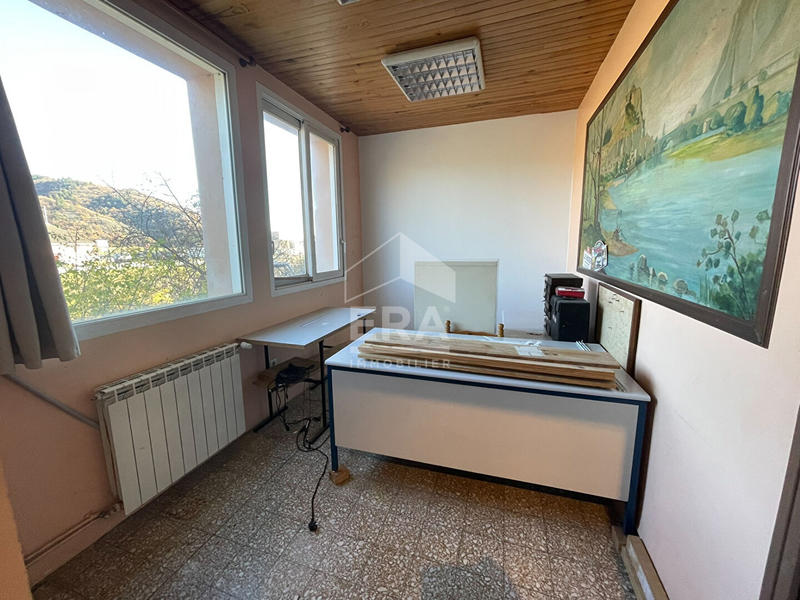 Local commercial - 845 m² - 17 pièces