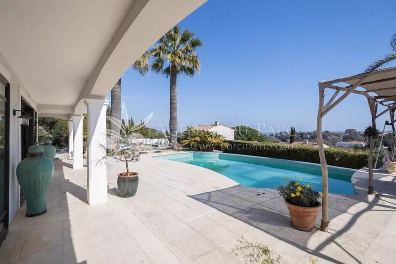 Maison - 250 m² - 6 pièces