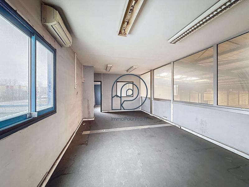 Local d'activités - 3 870 m²