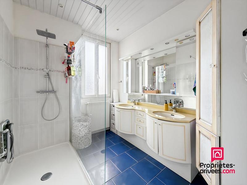 Maison - 366 m² - 13 pièces