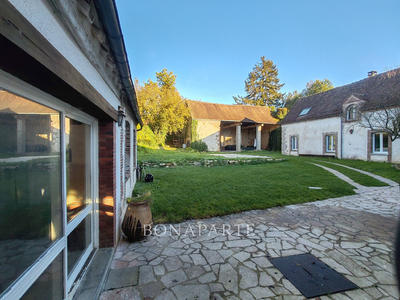 Maison - 285 m² - 9 pièces