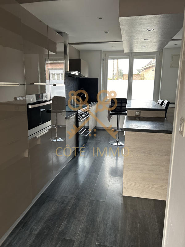 Maison - 250 m² - 8 pièces