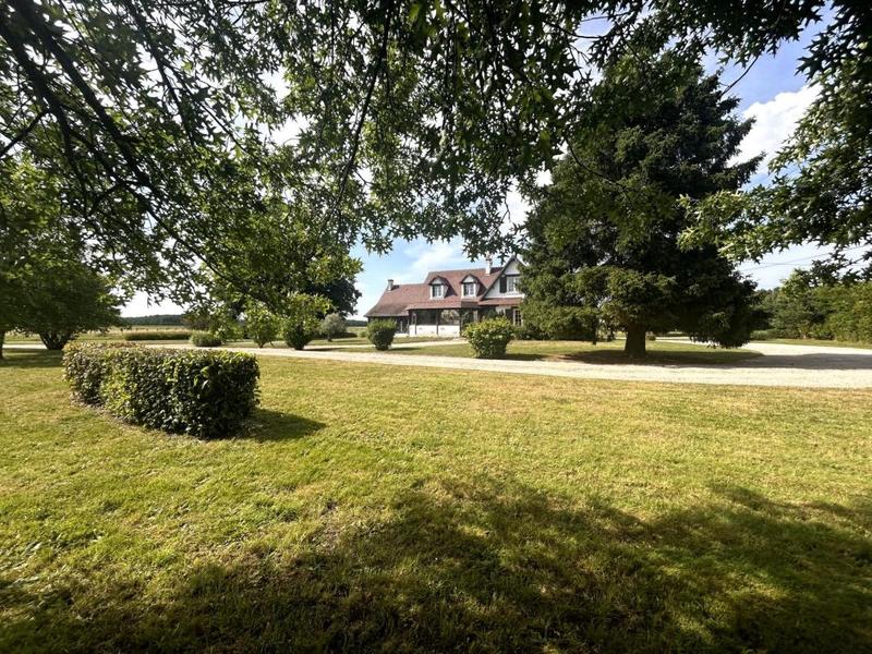 Propriété - 214 m² - 10 pièces