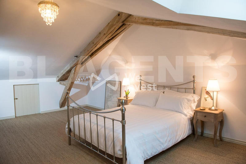 Maison - 200 m² - 8 pièces