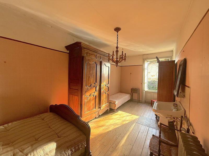 Maison - 367 m² - 14 pièces