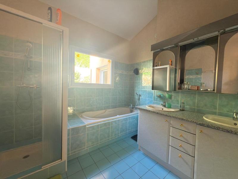 Villa - 262 m² - 9 pièces