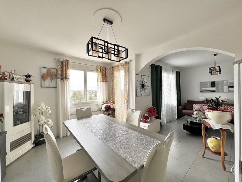 Appartement - 92 m² - 5 pièces