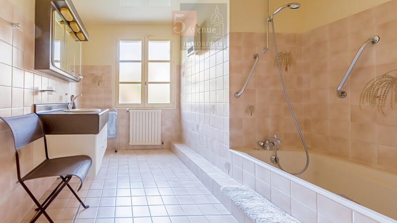 Maison - 210 m² - 6 pièces