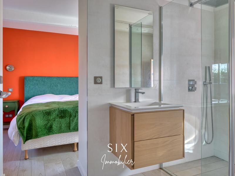 Maison - 240 m² - 10 pièces