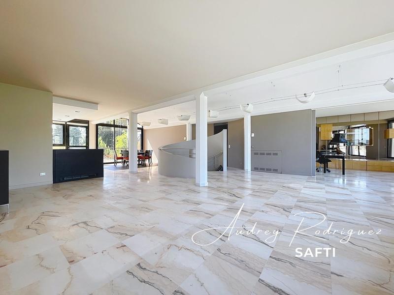 Maison - 217 m² - 6 pièces